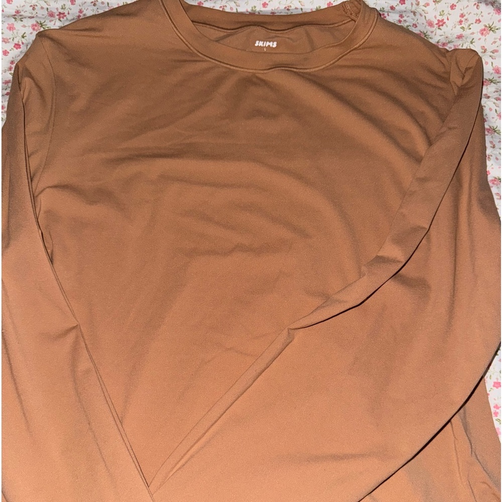 Long sleeve Skims fits everybody tee